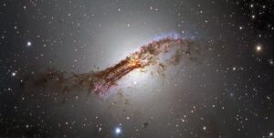 (Portal): Centaurus A em pose para a foto!