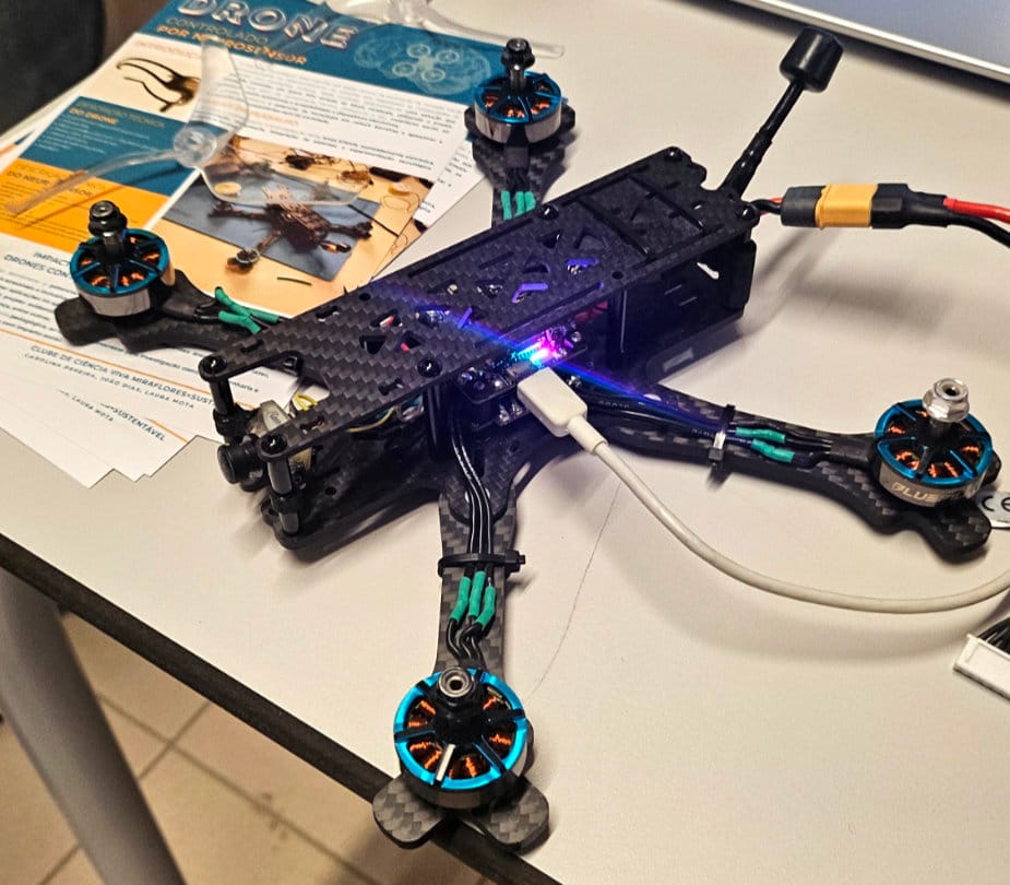 Drone controlado por neurosensor